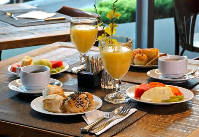 Patru alimente care nu trebuie consumate la micul dejun dacă ții la siluetă. Sursa foto: freepik.com