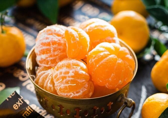 Să nu faci niciodată așa, cum se păstrează corect portocalele și mandarinele, ca să nu putrezească. Sursa - pixabay.com