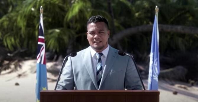 Simon Kofe, ministrul Justiției, Comunicării și Afacerilor Externe al insulelor Tuvalu. Sursa Foto YouTube Reuters