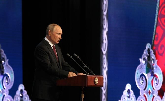 Vladimir Putin a scăpat porumbelul în cadrul unei conferințe de presă. SUA, apel pe un ton ironic la adresa sa. "Îl îndemnăm să..." / Foto: Kremlin.ru