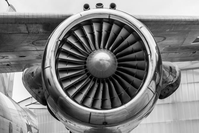 Incident șocant pe un aeroport. O femeie a fost "înghițită" de motorul unui avion care abia aterizase / Foto: Pixabay, de Lars Nissen  