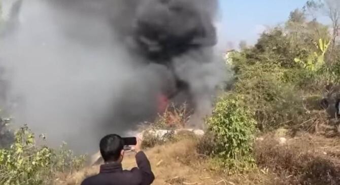 Accident aviatic devastator. Cel puțin 16 oameni au murit, după ce un avion de pasageri s-a prăbușit / Foto: Captură video Youtube