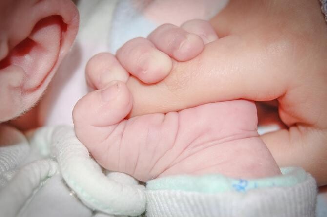Primii copii născuți în 2023. Ce spune tradiția populară despre soarta acestora / Foto: Pixabay, de Michal Jarmoluk
