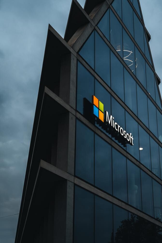Foto: Pexels/Microsoft va reduce mii de locuri de muncă în cadrul diviziilor