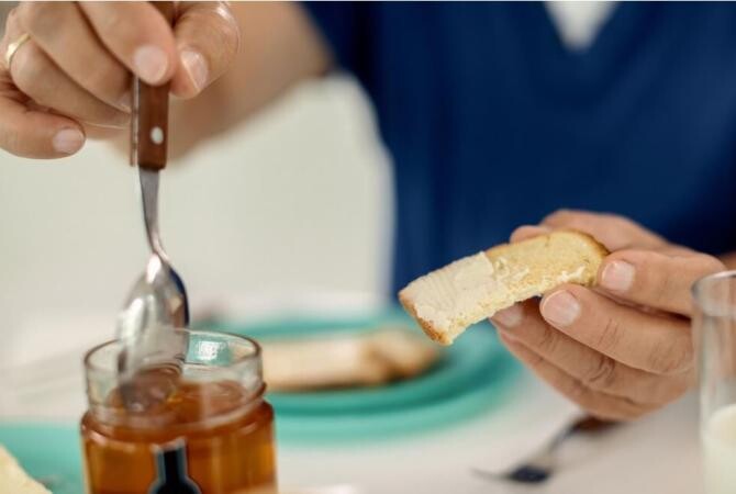 Consumă, zilnic, câte o linguriță de miere, iată ce se va întâmpla cu organismul tău. Sursa foto: freepik.com