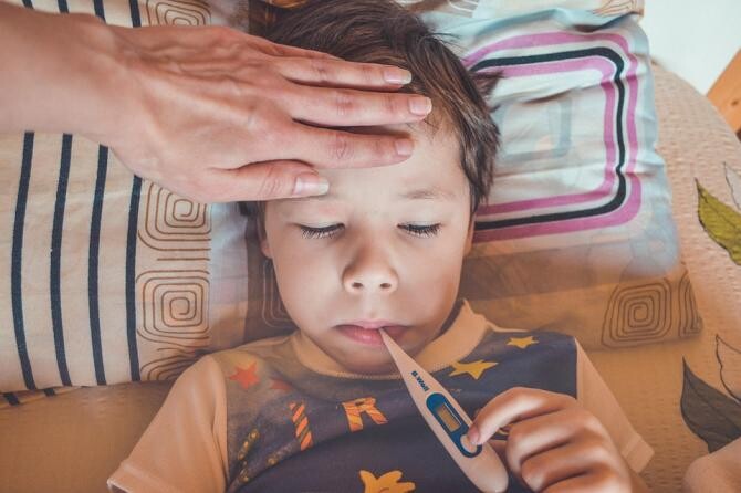 Simptomele gripei. Când trebuie să îți duci copilul la Urgențe. Dr. Mihai Craiu: Hidratarea e absolut esențială / Foto: Pixabay, de Victoria_Watercolor