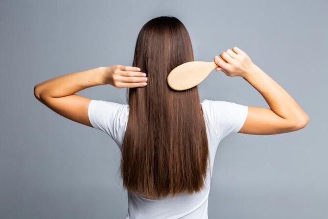 Părul tău va fi sănătos și strălucitor cu un truc simplu, fără a cheltui un pumn de bani. Sursa foto: freepik.com