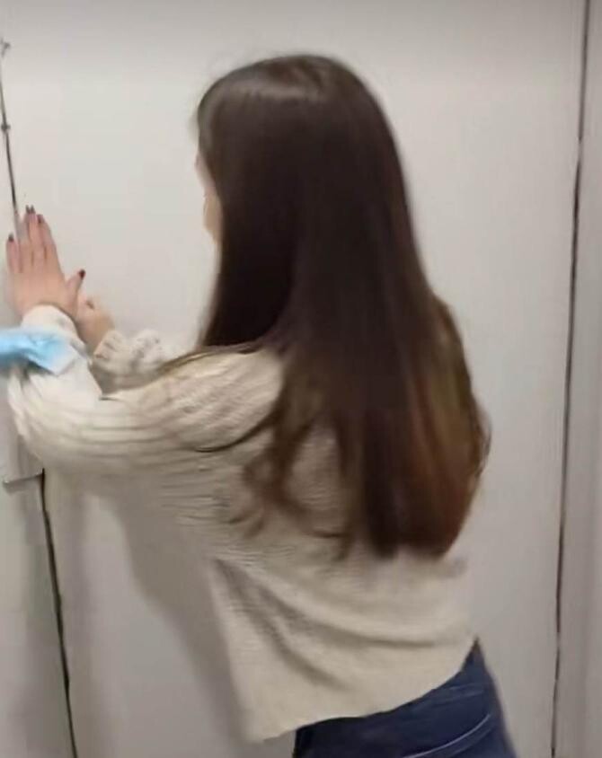 Două turiste din Spania, terifiate de ce au descoperit într-un apartament din București. "Mă îngrozește" - Video viral / Foto: Captură video TikTok