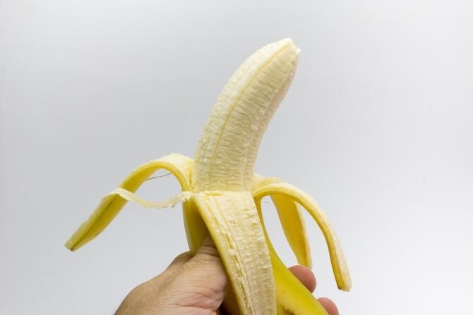 Ce se întâmplă dacă mănânci câte o banană în fiecare zi. Cine nu are voie să consume banane / Foto: Pixabay, de Antonio Jose Cespedes  