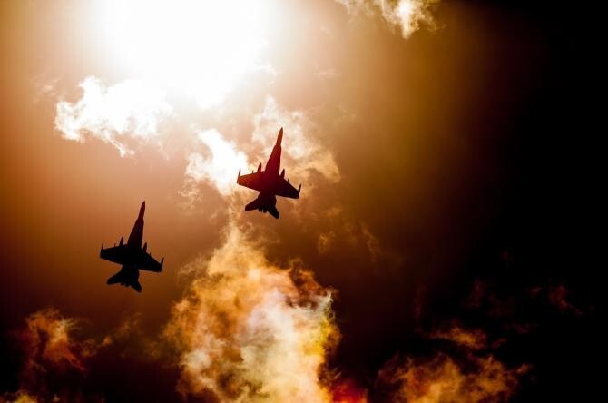 Premierul Poloniei a anunțat disponibilitatea de a pregăti piloți ucraineni pentru a pilota avioanele de luptă F-16 / Foto: Pixabay, de Robert Waghorn