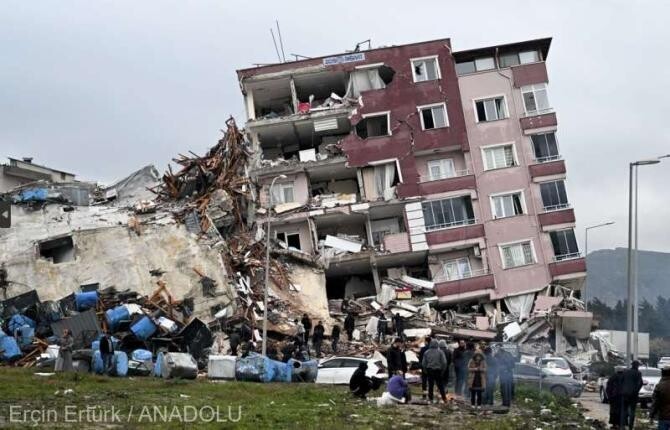 Nouă replică seismică în Turcia. Cel puțin un mort și 69 de răniți, după ce mai multe clădiri s-au prăbușit / Foto: Agerpres
