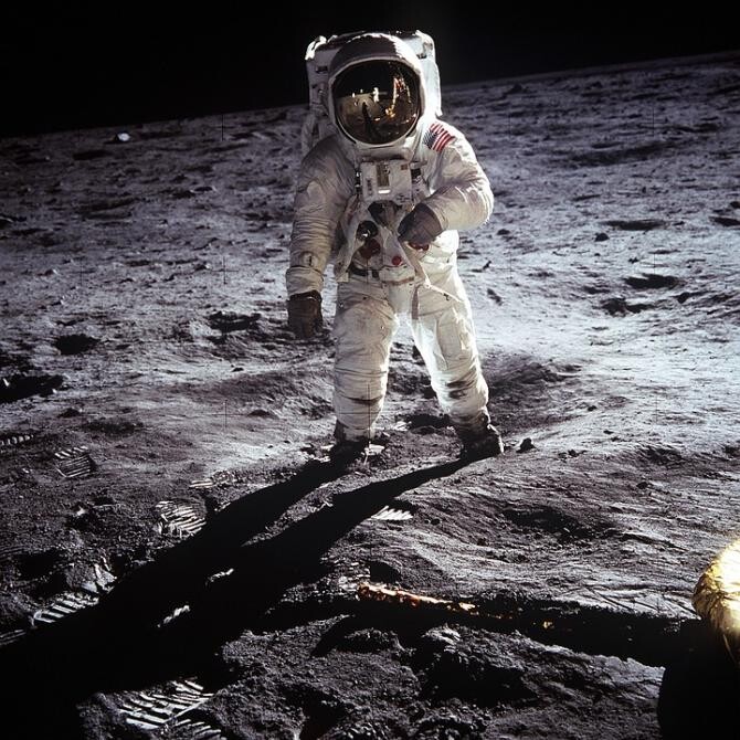 NASA, misiune spațială pe Lună. De ce astronauții vor fi nevoiți să se dezbrace după ce vor ajunge pe suprafața lunară / Foto: Pixabay, de WikiImages