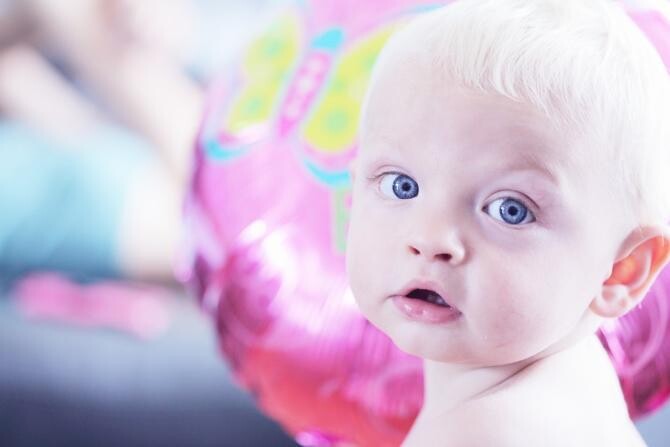 De ce majoritatea bebelușilor se nasc cu ochi albaștri / Foto: Pixabay, de Alexander Grey