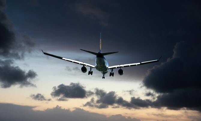 Zeci de persoane aflate la bordul unui avion, rănite din cauza unor turbulenţe / Foto: Pixabay, de RENE RAUSCHENBERGER