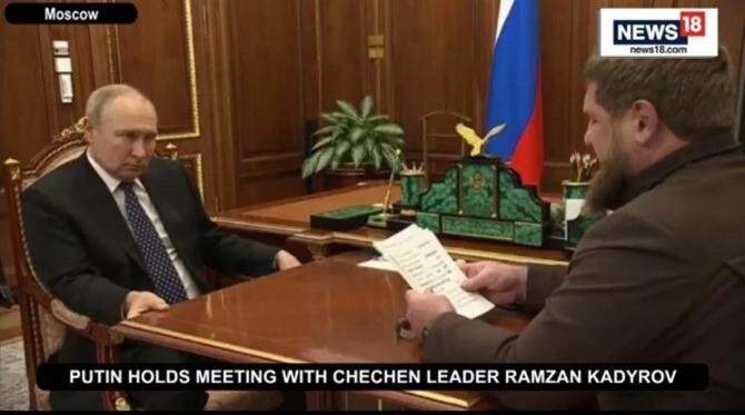 Kadîrov avea scris mare pe niște hârtii un mesaj, la întâlnire cu Vladimir Putin. L-a citit cu dificultate / Foto: News 18