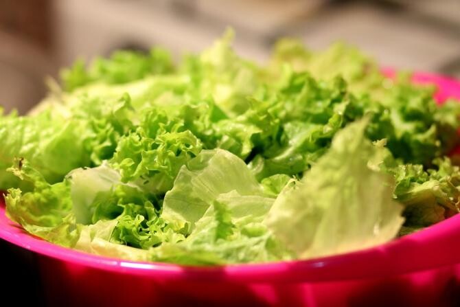 Salata poate fi un adevărat pericol dacă o mănânci așa / Foto: Pexels