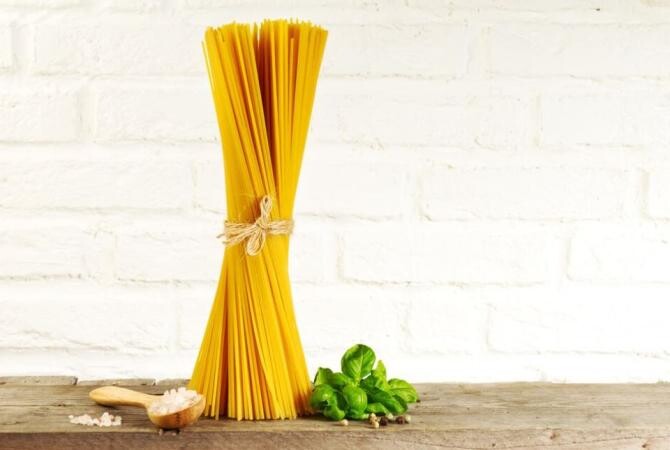 Spaghete cu usturoi, ulei și chilli. Cu un ingredient secret, mâncarea va fi divină. Sursa foto: freepik.com
