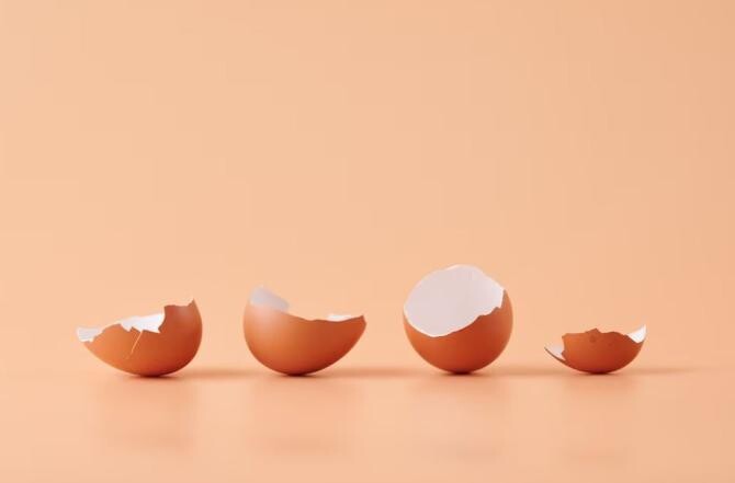 Nu arunca cojile de ouă. Pregătește un produs de curățat multifuncțional. Iată o rețetă eficientă. Sursa foto: freepik.com