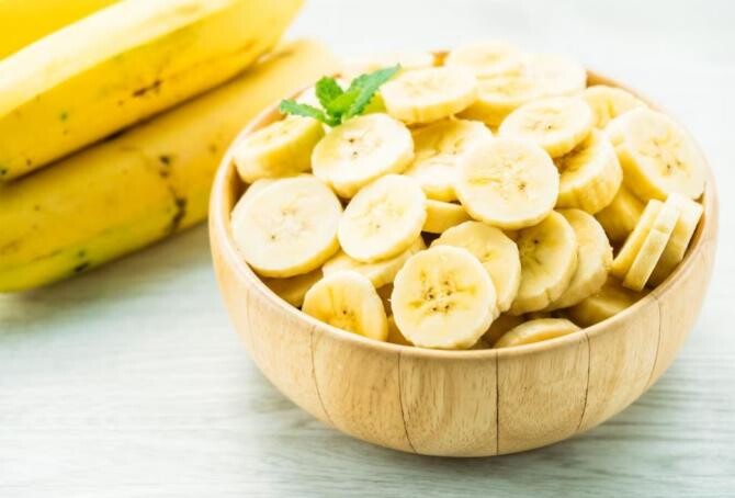 Ai mai multe banane decât poți mânca. Congelează-le. Sursa foto: freepik.com
