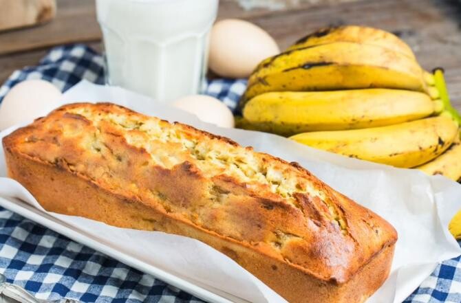 Budincă din pâine cu banane, un mic dejun rapid și sănătos. Sursa foto: freepik.com