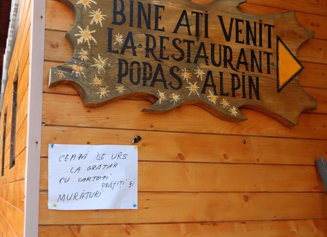 La Popasul Alpin de la Cota 1.400, ceafa de urs, în meniul restaurantului