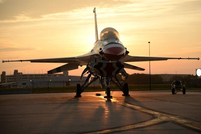 Rusia amenință că furnizarea de F-16 către Ucraina va expune Occidentul la "riscuri colosale" / Foto: Pixabay, de Military_Material