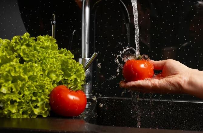 Fructele și legumele nespălate sunt periculoase! Cum să le speli corect. Sursa foto: freepik.com