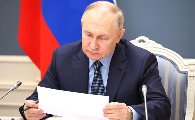 Vladimir Putin a semnat legea privind retragerea Rusiei din Tratatul cu privire la Forțele Armate Convenționale în Europa / Foto: Kremlin.ru