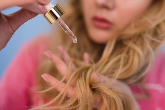 Uleiul de măsline, benefic pentru păr, cum funcționează și cum să-l folosești. Sursa foto: freepik.com