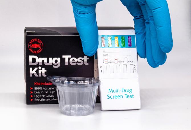 Testele pentru droguri în școli sau licee sunt doar o parte a soluției. Fotgrafie cu caracter ilustrativ de Curtis Adams, Pexels