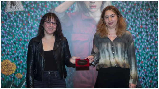 Sofia Exarchou  (dreapta)  primind Premiul Golden Alexander