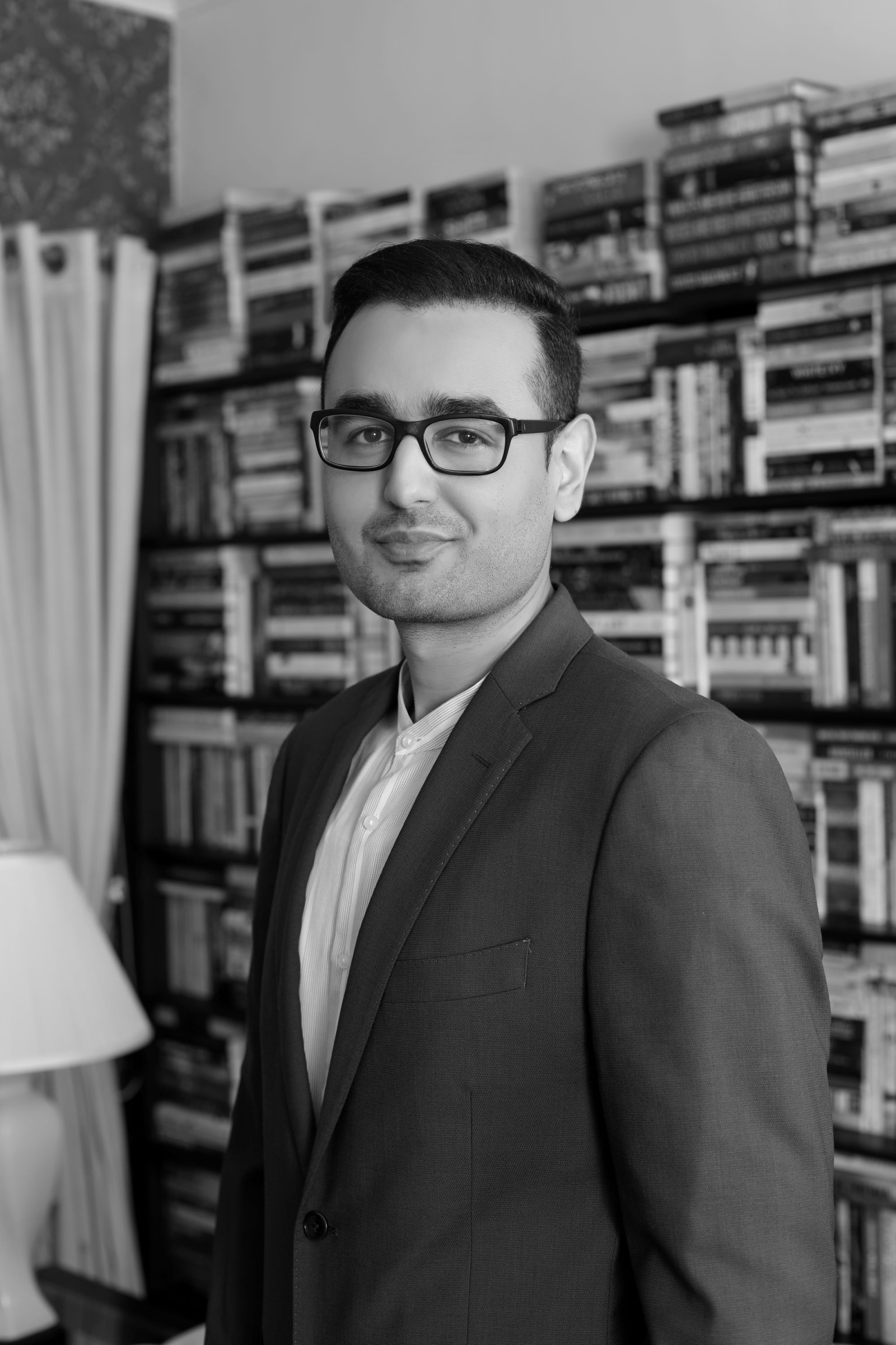 Interviu cu sciitorul internațional Awais Khan, despre lipsa „onoarei ...