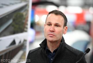 Robert Negoiță, în cârje la lansarea propriei candidaturi la Primăria Sectorului 3