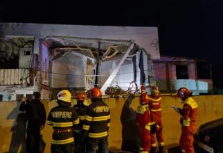 Explozie într-un bloc din Craiova. O parte din etajul 1 s-a prăbușit. Există victime