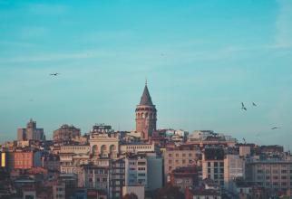 Poți obține viză de ședere în Turcia, dacă muncești la distanță de acolo. Iată cum e posibil, dar și condițiile