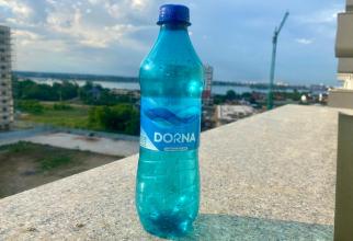 Ofertă la un supermarket din România: Un leu - în loc de 50 de bani - pentru fiecare sticlă reciclată