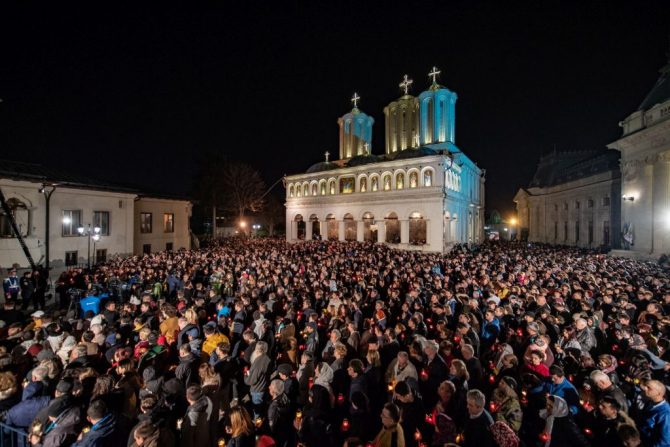 Slujbă de Înviere la Patriarhie. Photo source: Basilica.ro